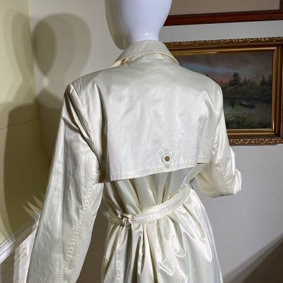 Nuage Ivory White Satin Classic Belted Trench Coat - Picture 9 of 13